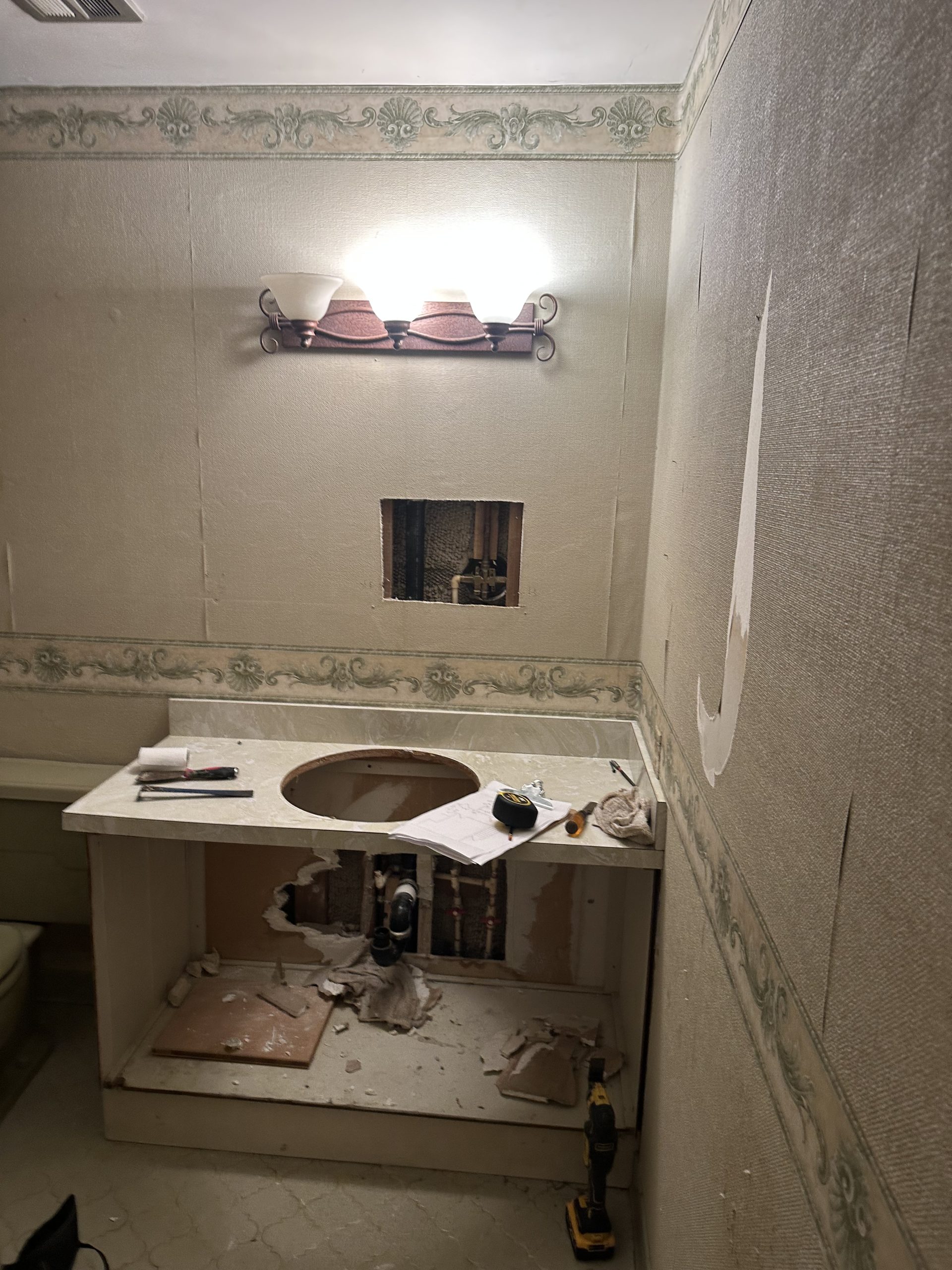 before bath renovation